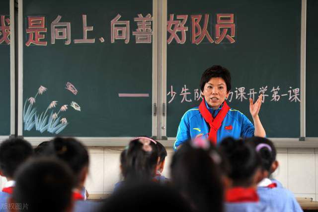 值得一提的是，韩庚在《闻烟》中还首次升级为;父亲